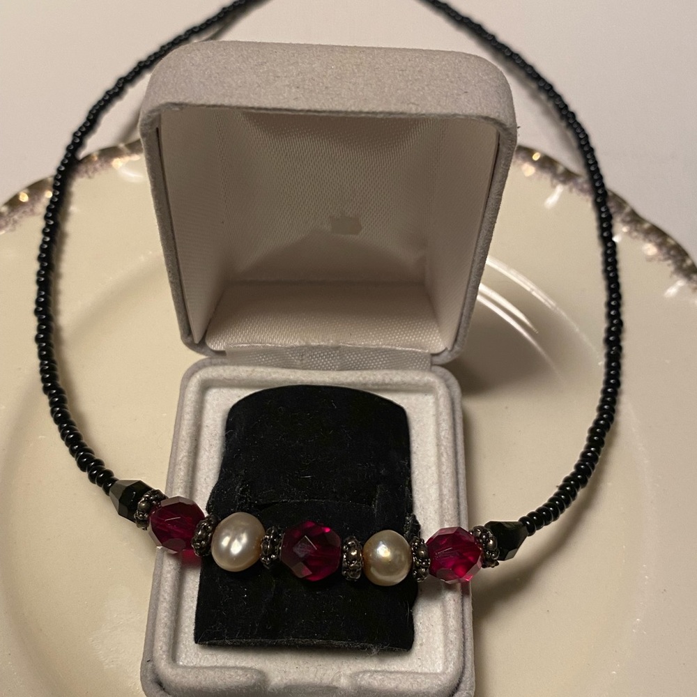 💛 Tara Designs Czech round shaped glass beads, FWCPs black seed beads necklace.
